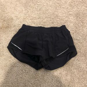 Lululemon Hotty hot 2.5 black short